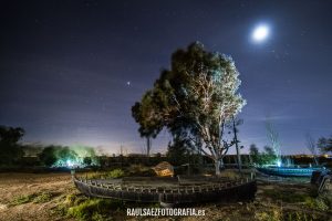 Barcas en la noche